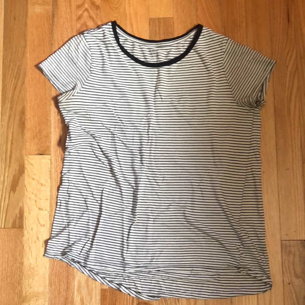 Old Navy tshirt size xxL in kids, black and white striped